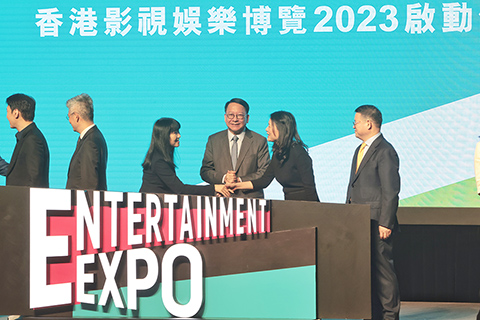 ◎ 三月十三日,由香港貿發局主辦的香港國際影視展在會展中心開幕。香港國際影視展是亞洲最大的跨媒體、跨業界的影視娛樂交易博覽,活動吸引來自逾二十五個國家及地區及七百個展商。圖為啟動儀式。(香港中通社記者 謝光磊 攝)