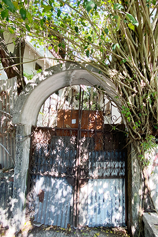 四方八面都有入口。