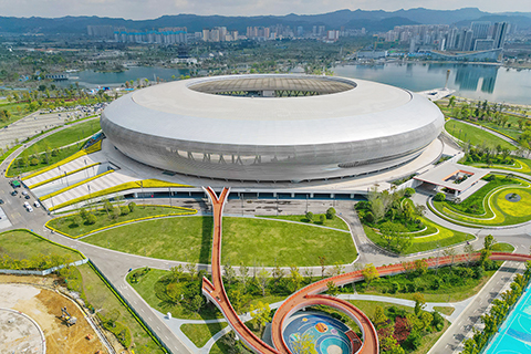 ◎ 三月二十九日,四川成都,航拍成都世大運會主體育場。成都大運會主場館「一場三館」包括主體育場、多功能體育館、小球館、游泳跳水館。(無人機照片)(中新社記者 張浪 攝)