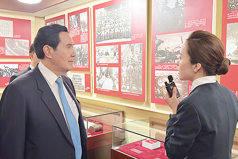 ◎ 四月四日,中國國民黨前主席馬英九一行參觀重慶抗戰遺址博物館。(中新社記者 路梅攝)