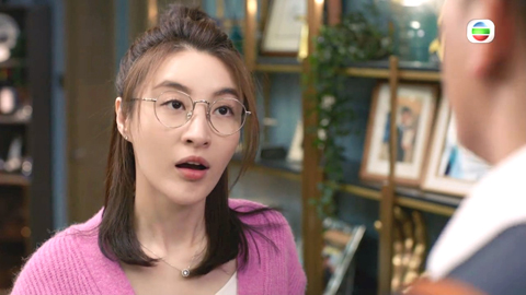 ◎ 林夏薇飾演律師庭上庭下兩個樣。