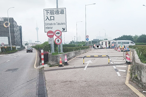 ◎ 西灣大橋下層車道氹仔入口。