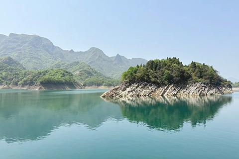 倒影峽美不勝收。