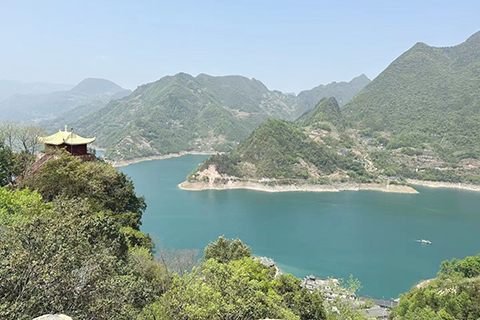 武落鐘離山景色。