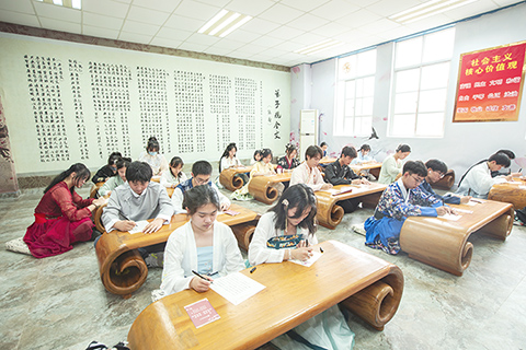 ◎ 漢服文化節的課堂書香活動。