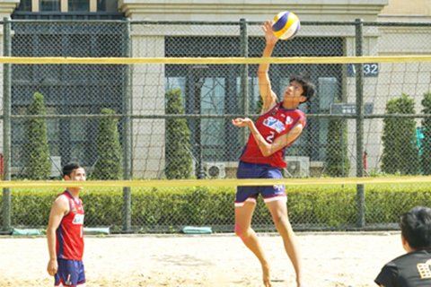 ◎ 紅藍A黃偉熙張皓泓(扣球者)首各出線。