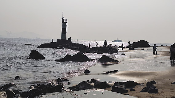 鼓浪石是鼓浪嶼沿海的一座礁石,相傳「鼓浪嶼」島名由來於此。