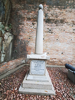 試驗場上的紀念碑