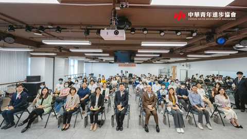 ◎ 全場大合照。