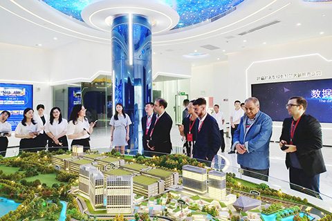 ◎ 參觀華韶數據谷大數據產業園。