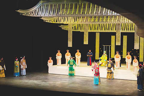 ◎ 《帝女花》六五的佈景設計令人耳目一新。