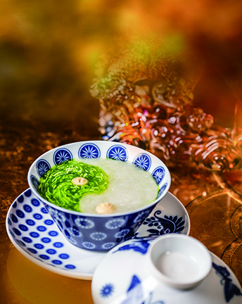 ◎ 「金殿堂」雪燕翡翠蟹肉鮮蓮羹。