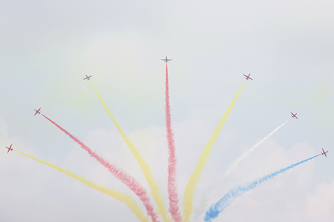 ◎ 圖為「紅鷹」飛行表演隊表演。(中新社)