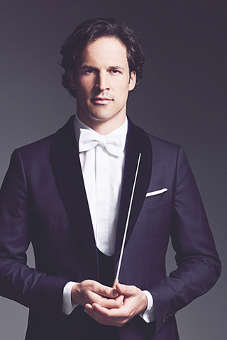 ◎ 《奧國雙傑-奧登薩狀與澳門樂團》指揮安德烈斯.奧登薩默。