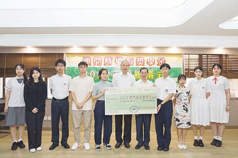 ◎ 李沛霖(左六)、林樹棠(右五)與獲獎同學合照。