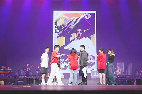 ◎ 潘瑋柏與歌迷齊齊玩遊戲。