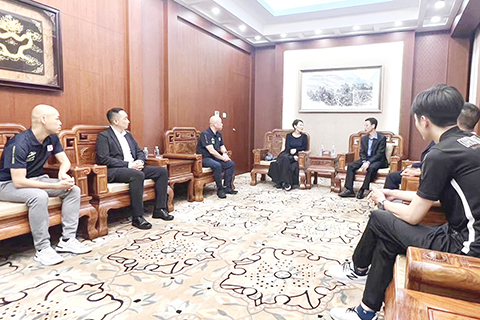 ◎ 澳科鄒北記足球隊拜訪中聯辦。