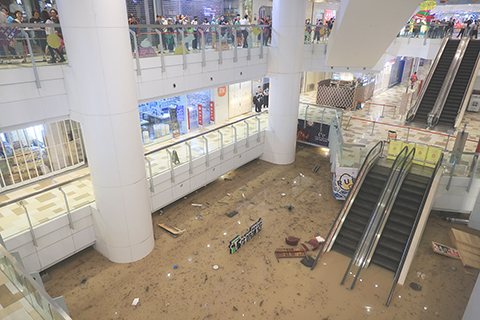 ◎ 九月八日,香港黃大仙中心北館地下全層被淹沒。香港遭遇自有紀錄以來最大暴雨,香港受颱風低壓槽影響降暴雨,多區水浸。(香港中通社記者許其皓 攝)