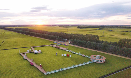 今年9月,北大荒集團建三江分公司內的豐收景象。(高鵬飛 攝)