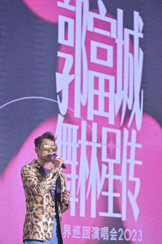 ◎ 九月十四日,「郭富城舞林星傳世界巡迴演唱會二0二三」新聞發佈會在廣東省深圳市舉行。圖為郭富城在發佈會中介紹演唱會籌辦情況。(中新社記者 陳驥旻 攝)