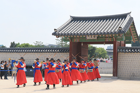 換崗儀式時擔任奏樂的吹打隊。