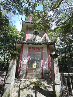 華嚴塔及門口的對聯