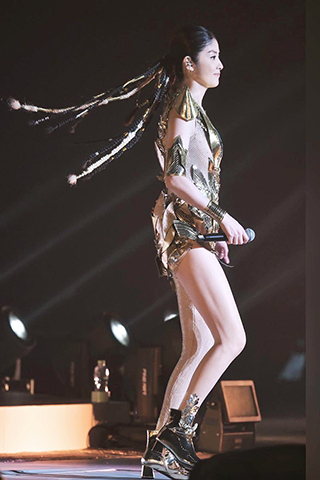 ◎ 陳慧琳在銀河綜藝館演唱。