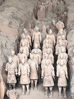 兵馬俑個個身高兩米