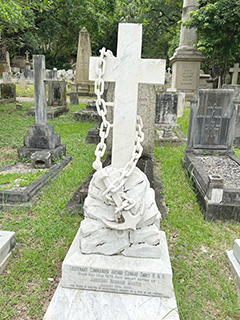 設計複雜的墳墓