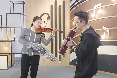 ◎ 趙增熹特備口風琴與姚老師合奏。