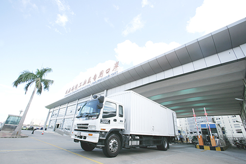 ◎ 二零零六年十二月八日,全國首個跨境工業區—珠澳跨境工業區珠海園區及口岸正式開通啟用。(資料圖片)