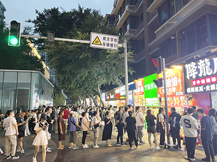 建設路的萬人坑小吃