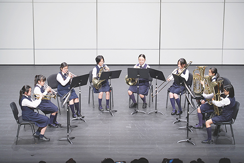 ◎ 聖羅撒英文中學銅管重奏。