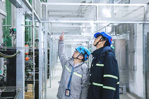 2月11日,工程師加強對「暖核一號」核能供暖系統設備的巡檢。(符鐸 攝)