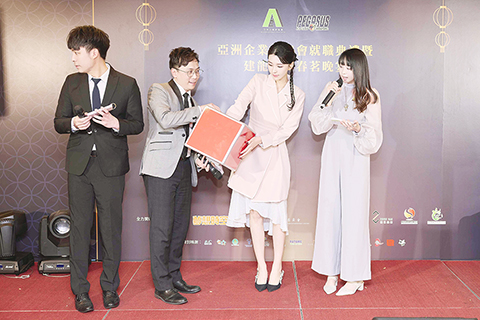 ◎ 施匡翹主持抽獎。