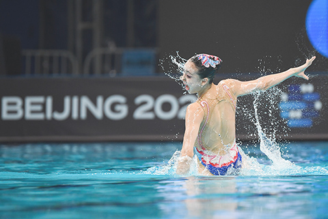 ◎ 四月五日,徐匯妍在比賽中。花樣游泳世界盃(北京站)女子單人技術自選比賽中,中國選手徐匯妍奪得冠軍。(新華社記者 鞠煥宗 攝)
