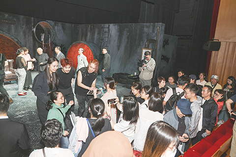 ◎ 在澳門演出,著重與觀眾互動。