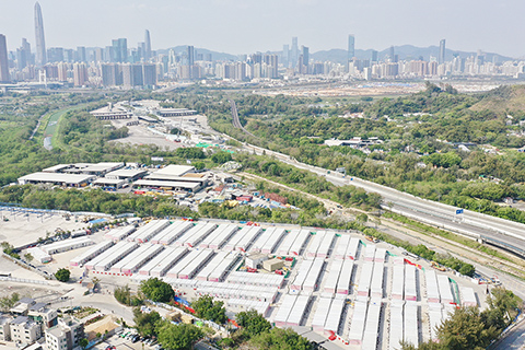◎ 香港特區政府發展局曾表示,地處北部都會區的新田科技城和落馬洲河套地區總發展面積達到六百廿七公頃,其中三百公頃用作創科用地,可容納七百萬平方米的總樓面面積,相當於十七個香港科學園。圖為香港新田資料圖片。(無人機照片)(中新社記者李志華 攝)