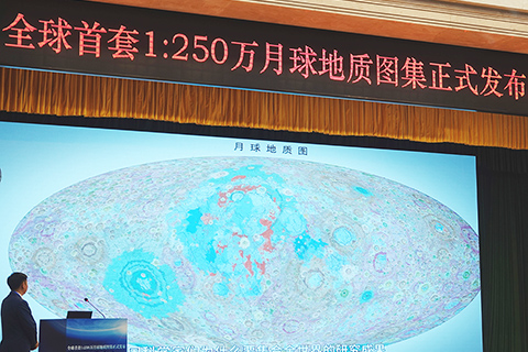 ◎ 四月十九日,圖集研編團隊在北京舉行專題新聞發佈會,向媒體科普解讀本次發佈成果。(中新社記者孫自法 攝)