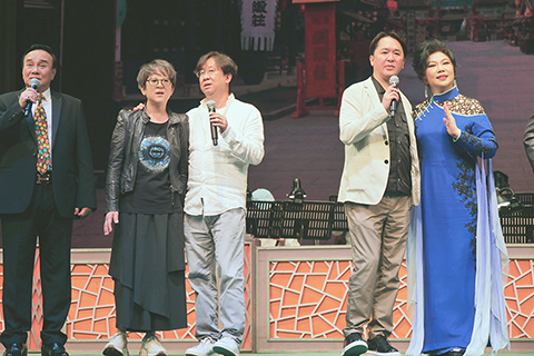 ◎ 鄧兆尊、鄧兆榮、鄧翠玉與祥哥徒弟、徒孫合唱。