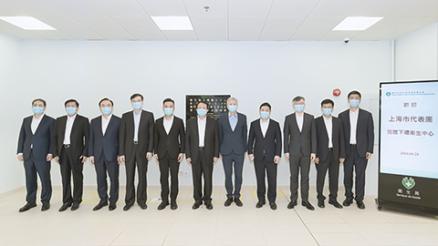 ◎ 龔正市長等與羅奕龍局長、謝師輝代副局長合照。