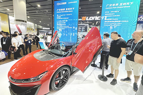 ◎ 四月十七日,第一百三十五廣交會展出中國企業生產的一款新能源汽車。(中新社)