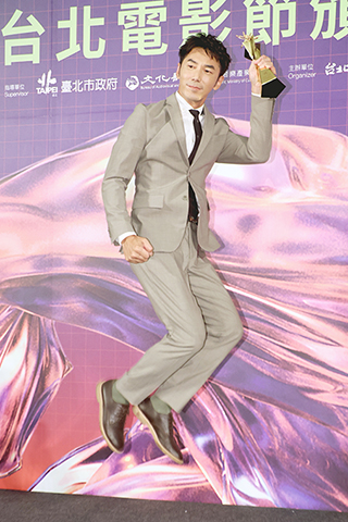 ◎ 圖為李李仁獲得第26屆台北電影節最佳男配角獎。