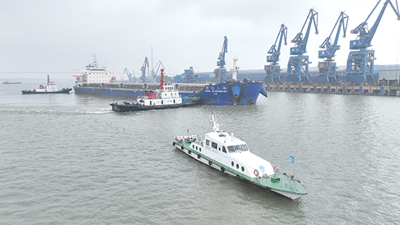 10月22日,「蓉達上海」輪抵達南京港。(南京海事局 供圖)