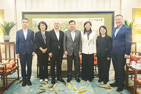 ◎ 參訪團代表仇昱、施家倫、宋碧琪、李良汪、葉桂平拜訪中聯部獲原部長錢洪山接見。