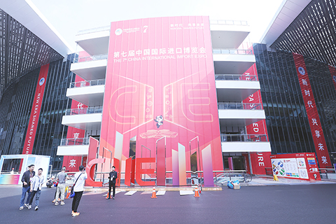 ◎ 十一月二日,上海,第七屆進博會展會整體籌備工作已基本就緒。第七屆中國國際進口博覽會將於十一月五日至十日在國家會展中心(上海)舉行。 (中新社記者湯彥俊 攝)