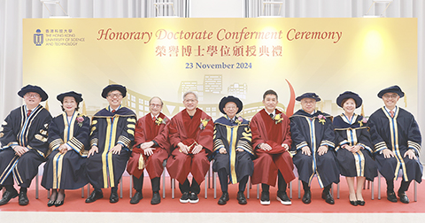 ◎ 黃仁勛(左五)、梁朝偉(右四)、邁克爾·萊維特(左四)與香港科技大學管理團隊合影。(香港科技大學 供圖)