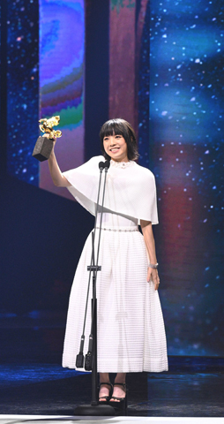 ◎ 十一月二十三日,台灣第六十一屆金馬獎頒獎典禮在台北流行音樂中大舉辦,鍾雪瑩奪「最佳女主角獎」。(香港中通社圖片)