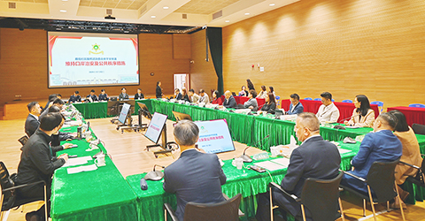 ◎ 兩警局官員向離島社諮委介紹相關工作情況。