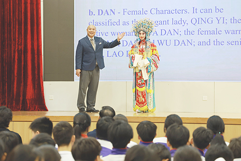 ◎ 中國國家京劇院日前訪問澳門培華中學。